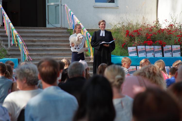 Einschulungsgottesdienst mit Schaf Anne